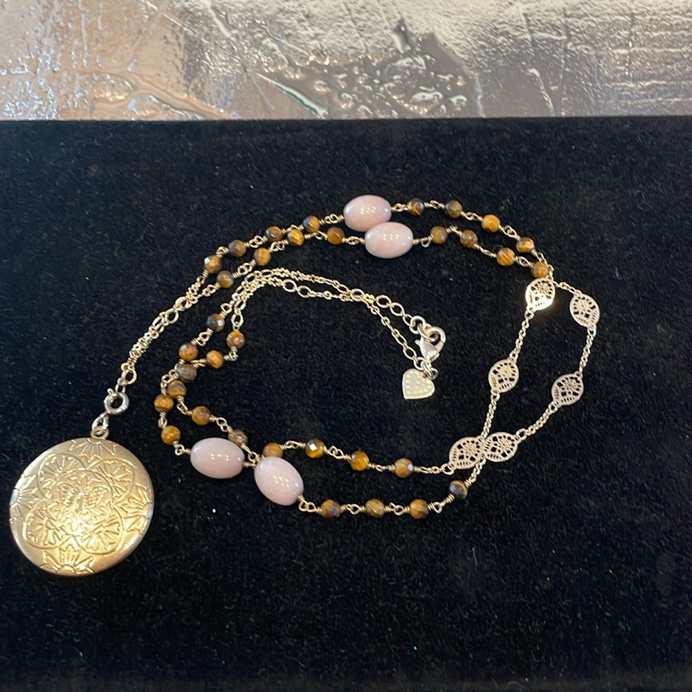 Stella and dot tiger eye beaded Lockett